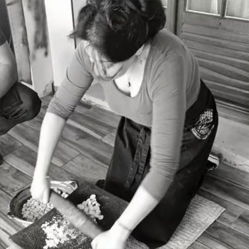 Rediscover the Art of Chocolate: Workshop “Xocolate y Metate” with Chef Mercedes Ahumada from Chicahualco Restaurant.